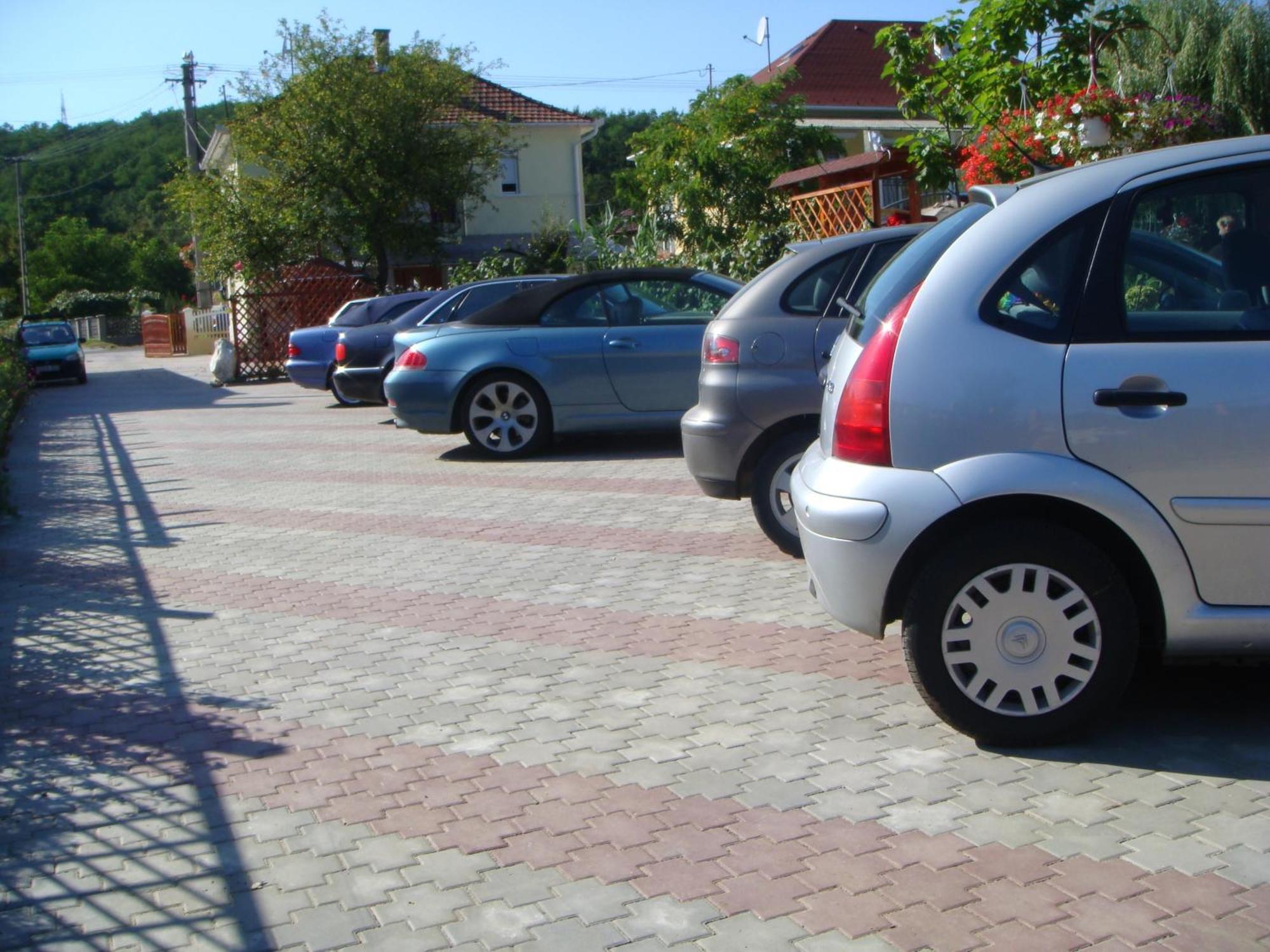 Holiday Vendeghaz Es Szabadidokert Jardanhaza Exterior foto